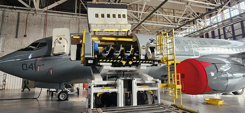 Detalle de la puerta lateral instalada en los C-40A, para habilitarles como carguero. Foto VMR-1